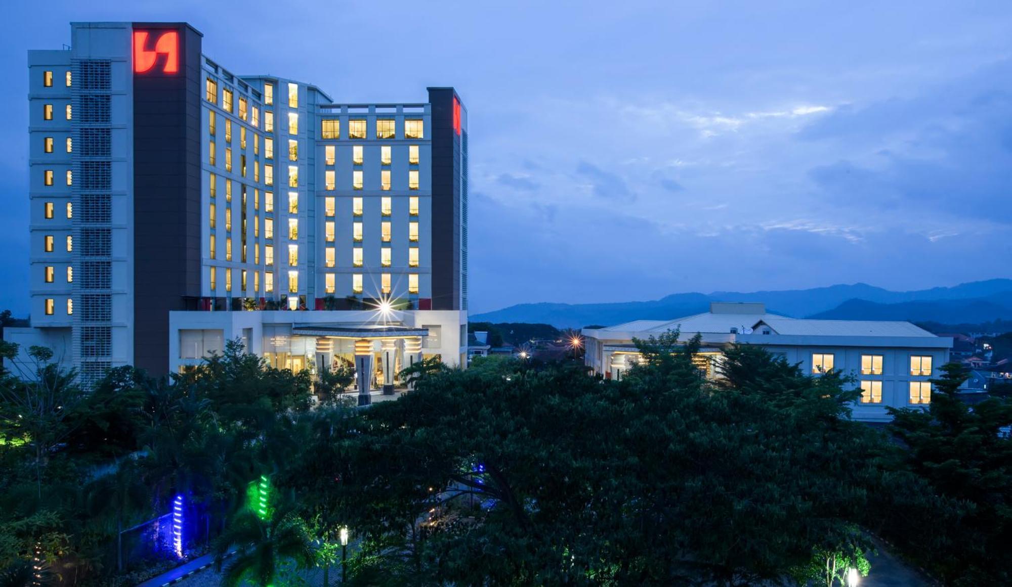 Swiss-Belhotel Lampung Bandar Lampung Exterior foto